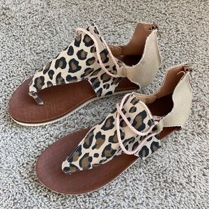 NWOT Leopard Print Zip-backs Sandals, shoe size 8